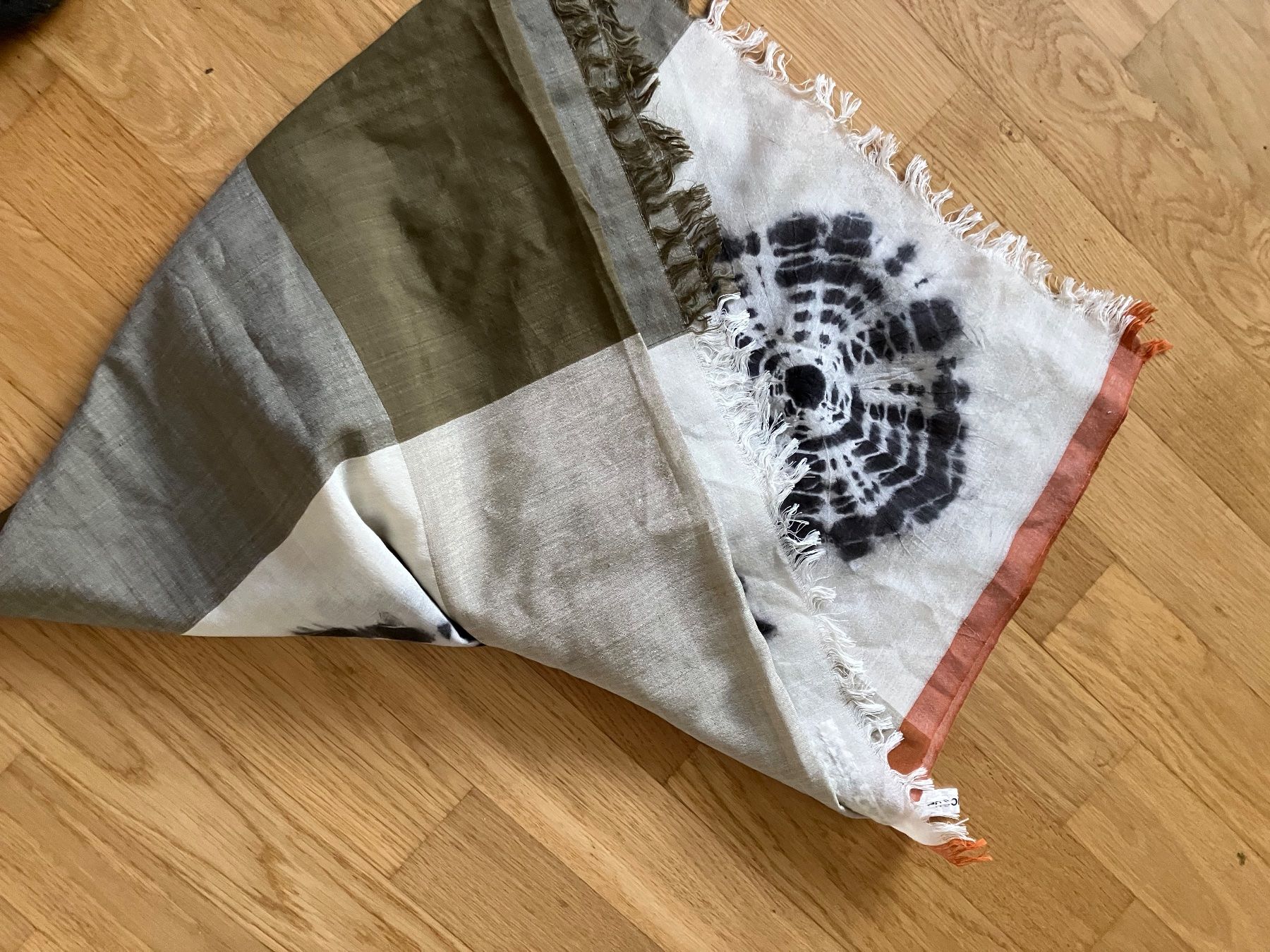 Ensoie Foulard & Sciarpe: En soie schal – Usato da Spreitenbach venduto da schwarzerhase70 3