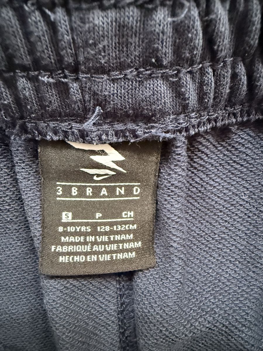 Nike Pantaloni: Nike shorts navy blue size S like new – Nuovo (secondo la descrizione) da Diessenhofen venduto da mar_8cyl 2