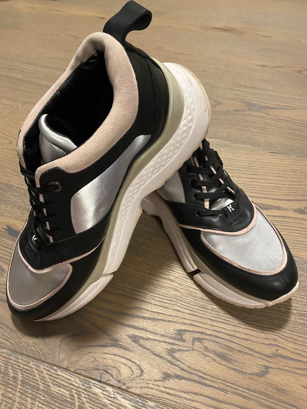 Karl Lagerfeld Scarpe da donna: Karl Lagerfeld Sneaker – Usato da Wetzikon ZH venduto da Deba26