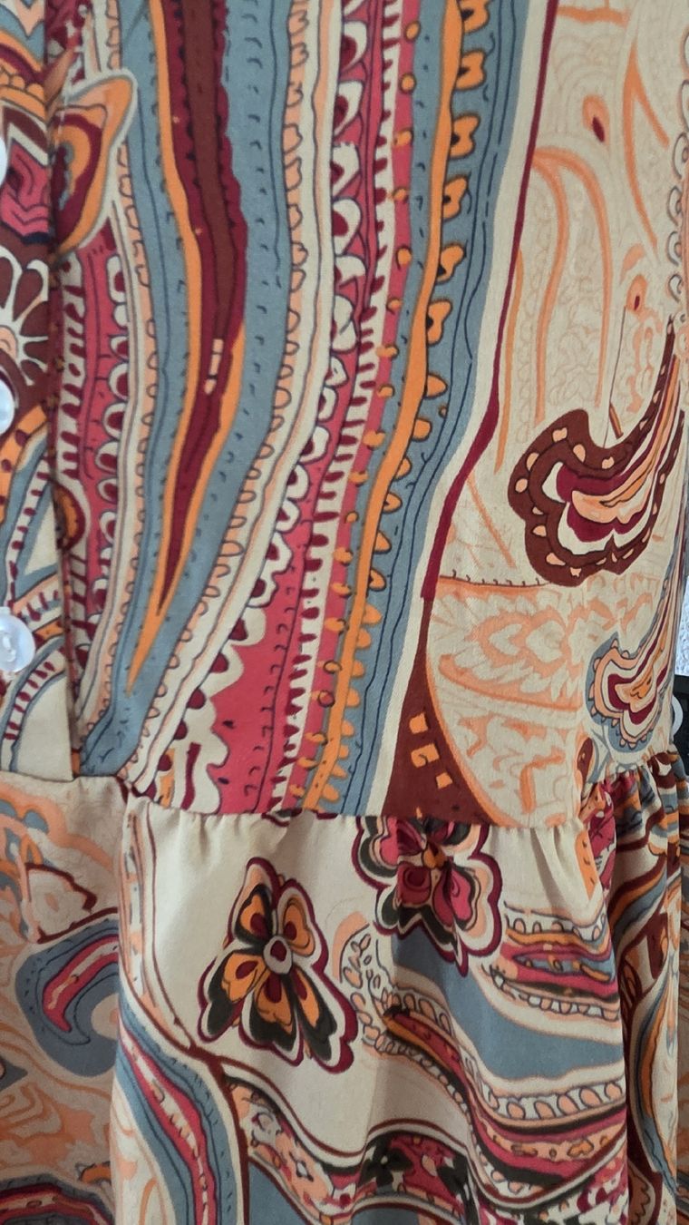 Robes: Dress patterned size L 80cm length new – Neuf (Voir description) à Klingnau par fairy.princess 4