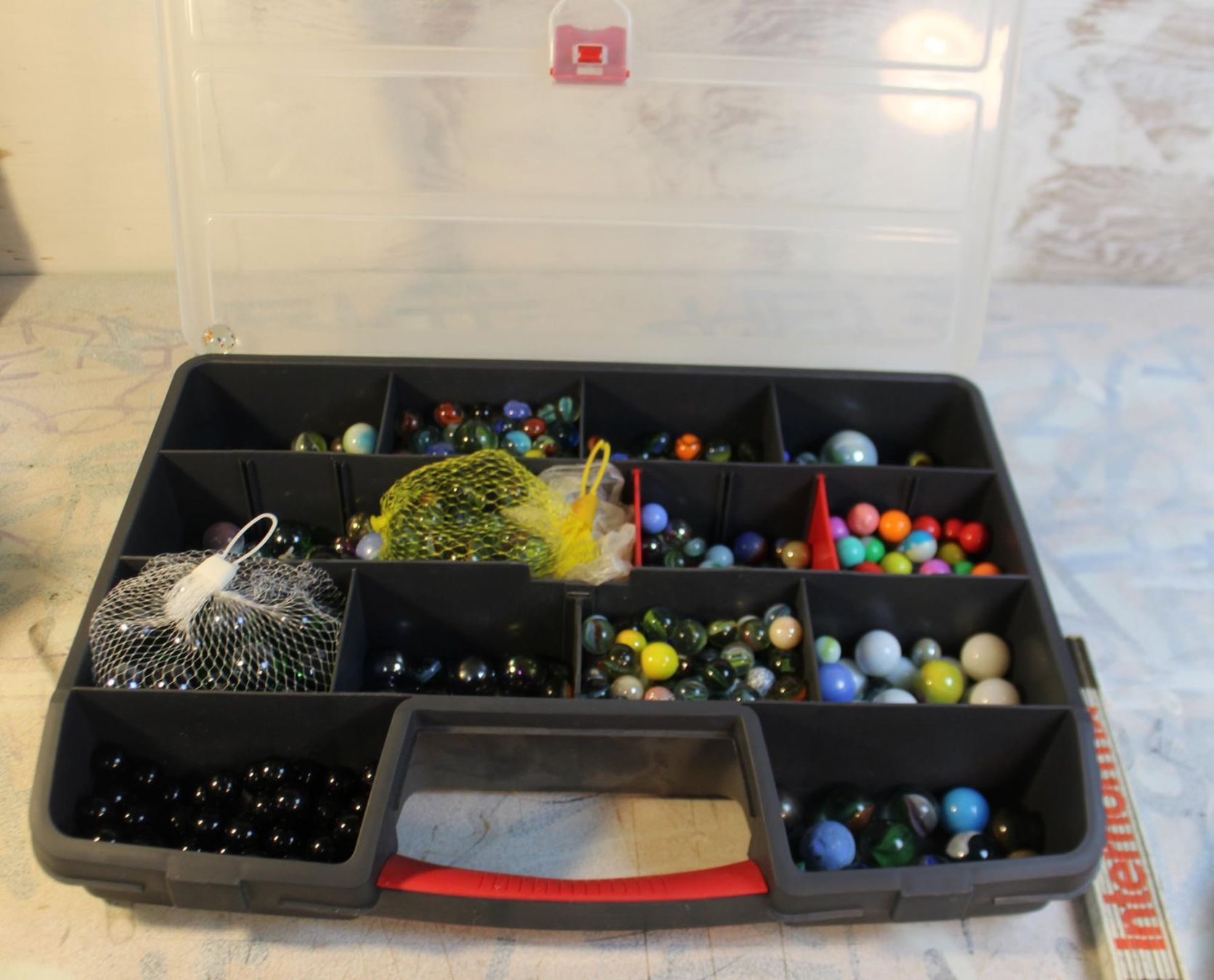 Murmeln: Grosse Murmelsammlung, versch. Farben, mit Box – Gebraucht aus Härkingen von