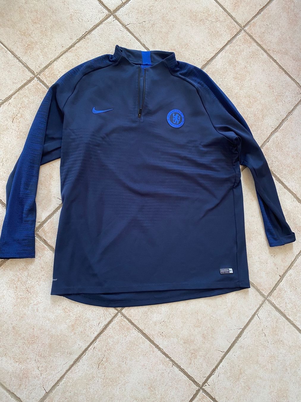 Nike T-Shirts: Pull Nike Manchester xxl – Gebraucht aus Blonay von Ollorvi