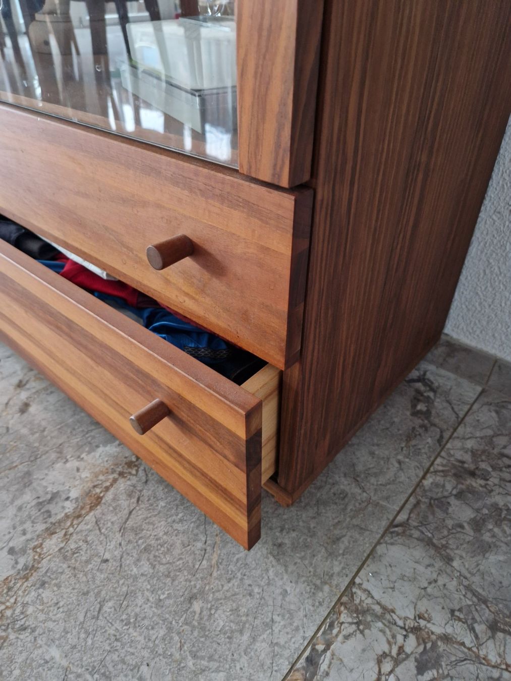 Vetrine: Moderne Nussbaum Vitrine – Usato da St. Gallen venduto da Rene123 5
