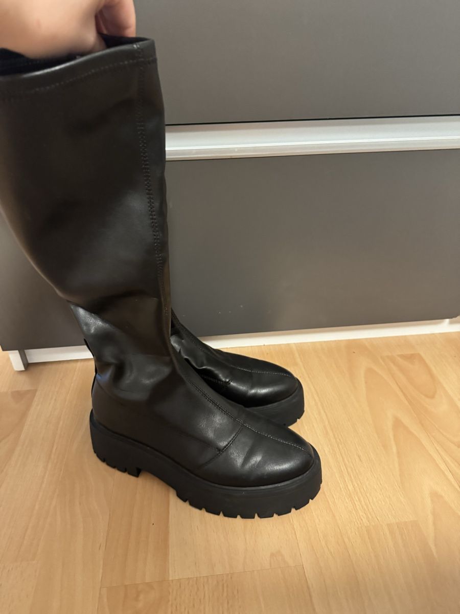 Stradivarius Scarpe da donna: Stradivarius Stiefel schwarz Plateau Grösse 38 – Usato da Heiden venduto da Sarah139 3