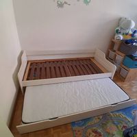 Kids Pull-Out Guest Bed /New Mattress Excellent Condition