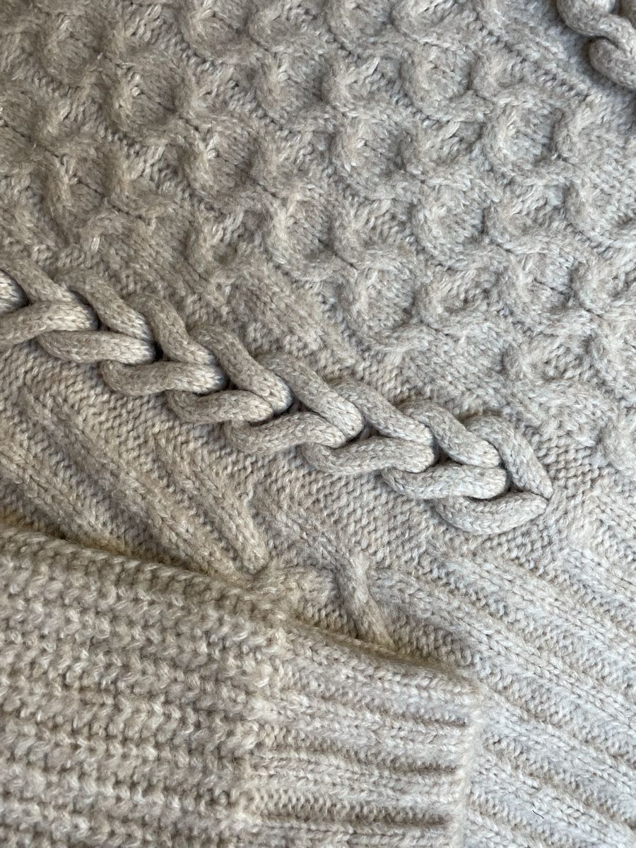 H&M Maglioni & Felpe: Oversize Strickpullover mit Zopfmuster, Grösse S – Usato da Zürich venduto da Carlajimena 3