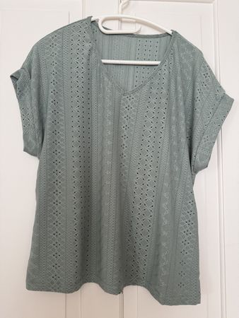 Sommerliches Lochmuster Top L/XL neu