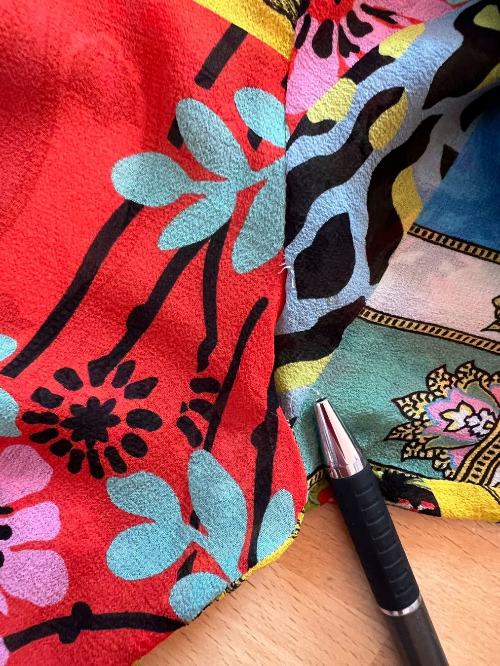 Etro Camicette: ETRO Milano Damen Bluse oder Kleid, 100% Seide, ca Gr. 38/40 – Usato da Worb venduto da farben20zauber 7
