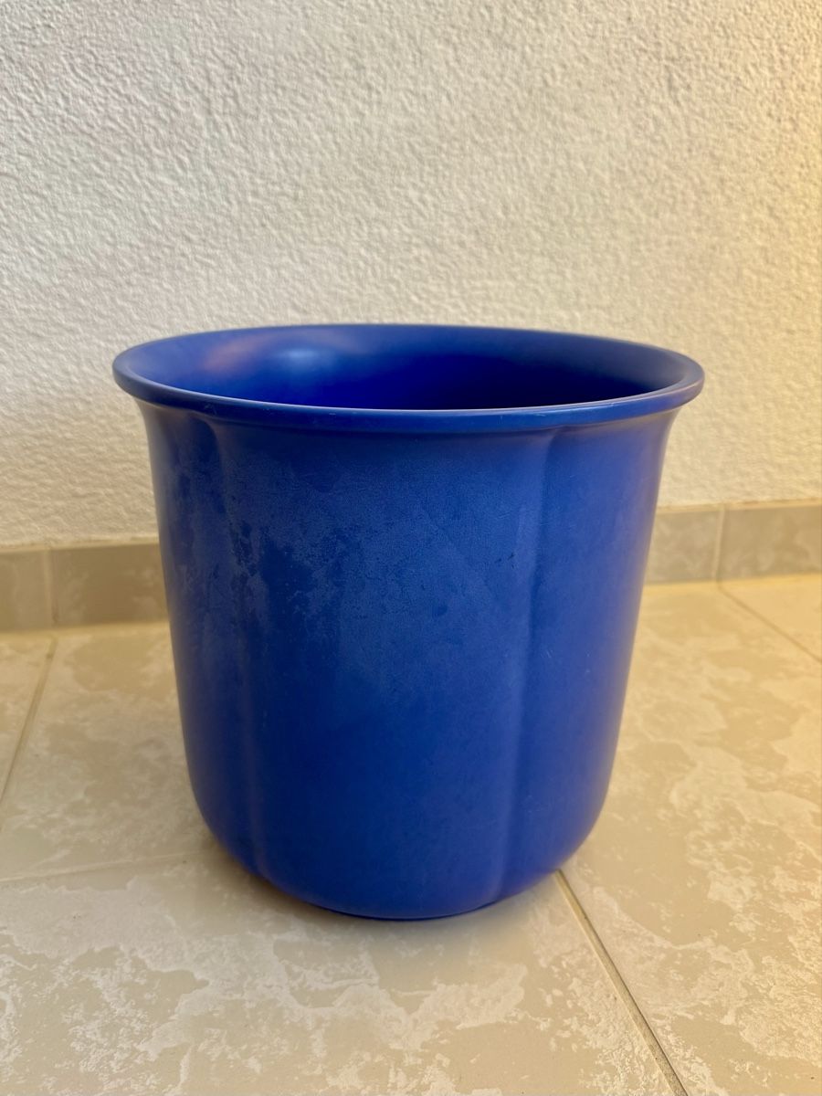 Blumentöpfe: Big Blue Flower Pot – Gebraucht aus Bülach von dan_7scp