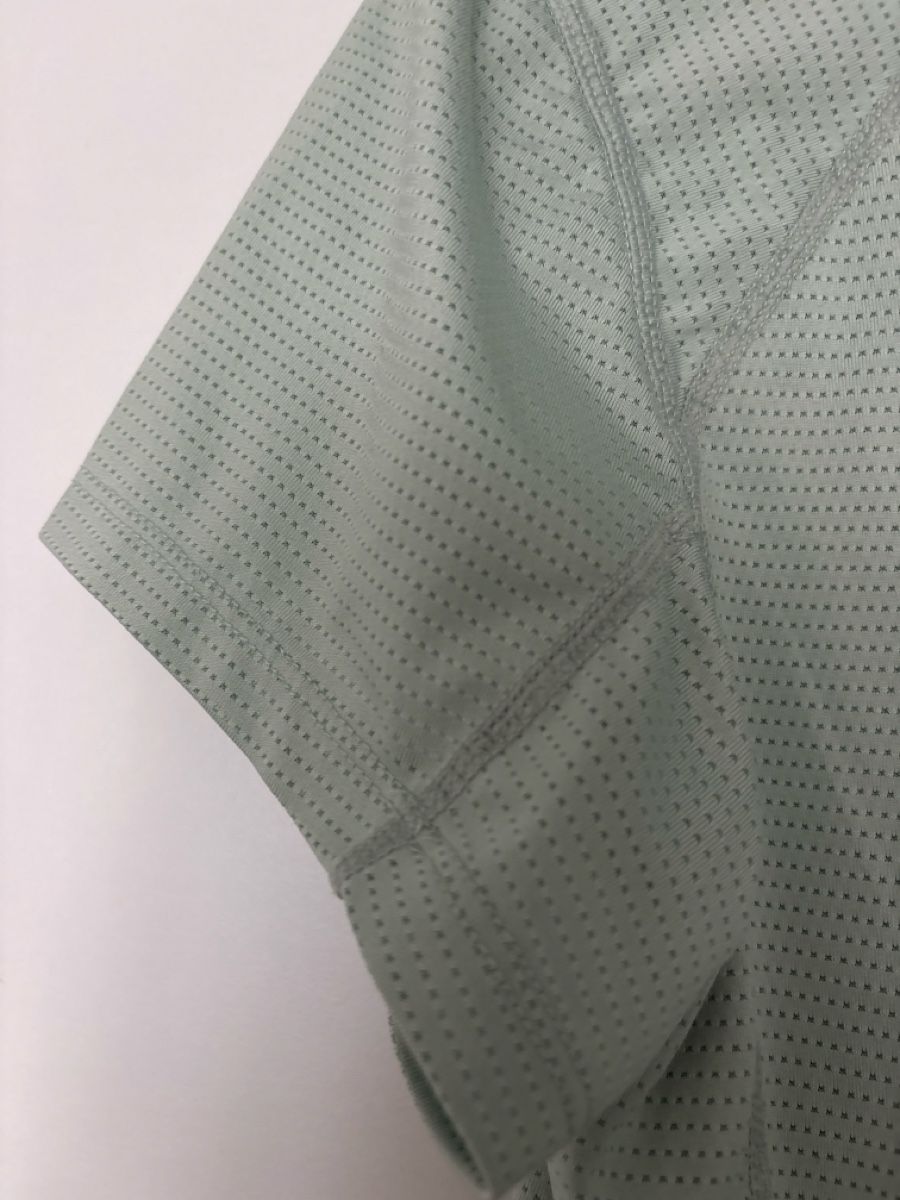 H&M T-shirt: H&M Sport T-Shirt hellgrün  – Usato da Meilen venduto da treck0z 3
