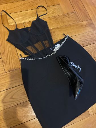 Schwarzer Minirock mit Sternen, Grösse 36 - Perfekt für P...