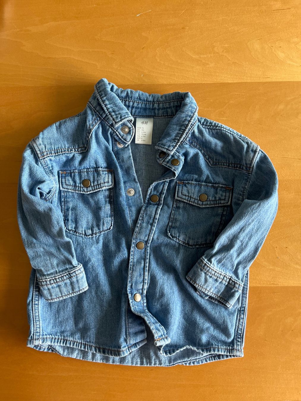 H&M Camicie, Top & T-shirt: Baby Jeanshemd Grösse 74 – Usato da Ziefen venduto da Madame1982