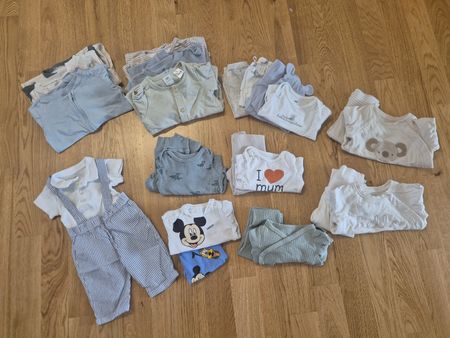 24-teiliges Babykleider-Set, Grösse 56