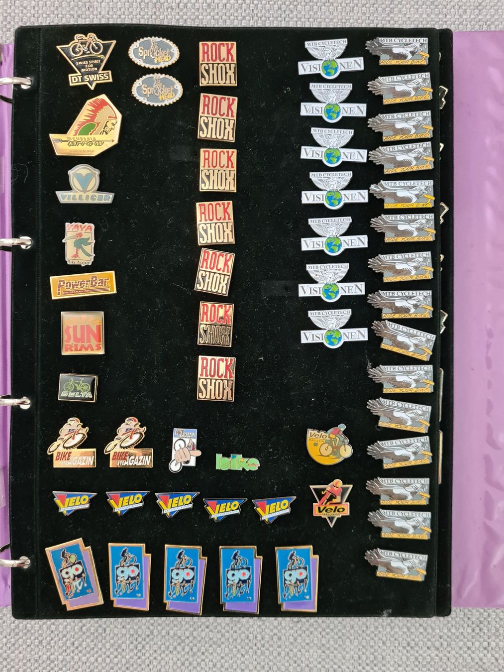 Plaquettes & Badges: Grosse Pin Sammlung – D'occasion à Bern par FRG-EAST