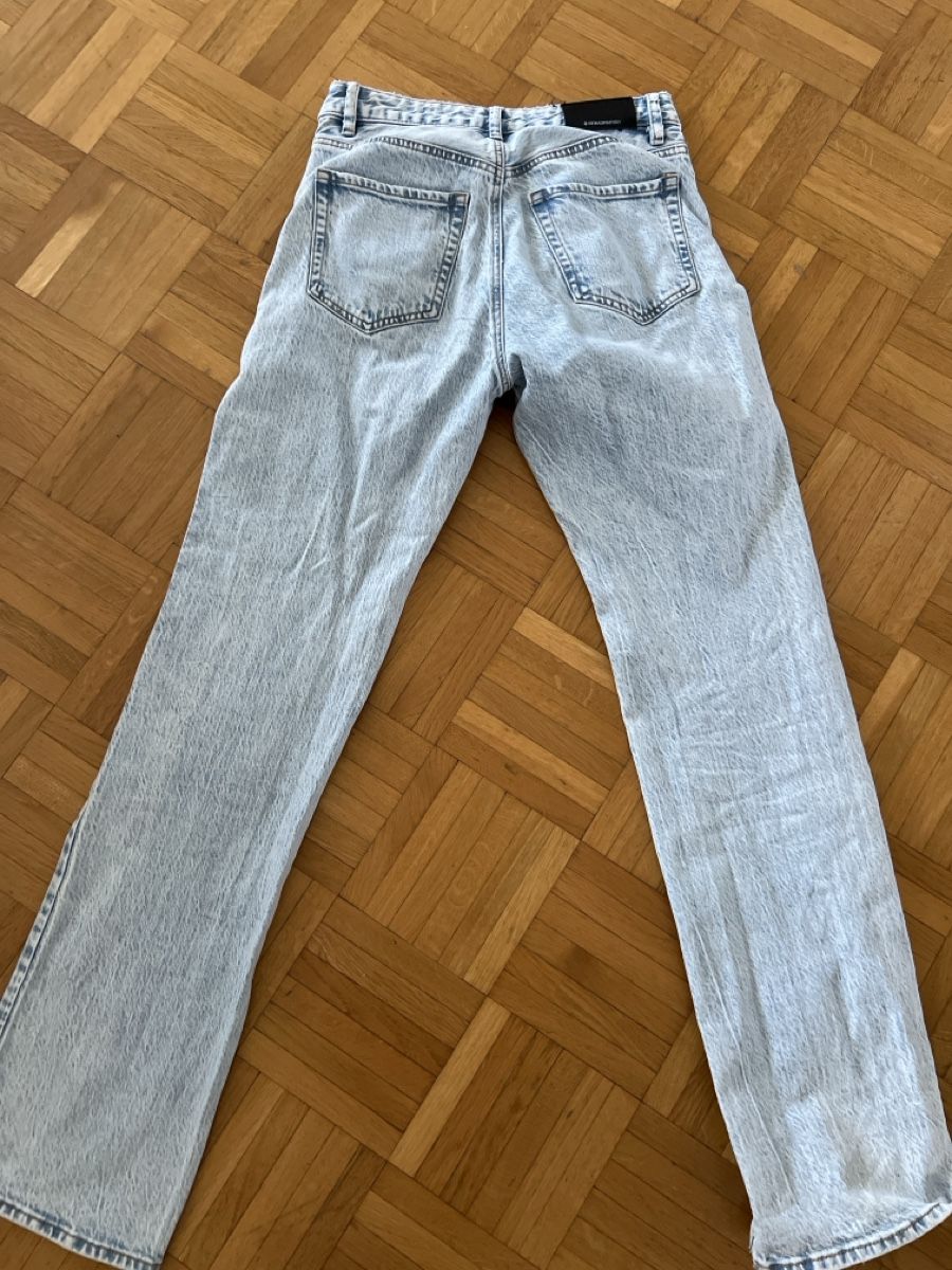 Stradivarius Jeans: Stradivarius Light Wash Jeans - Size 36 - Great Condition! – Usato da Tuggen venduto da Tantas 2