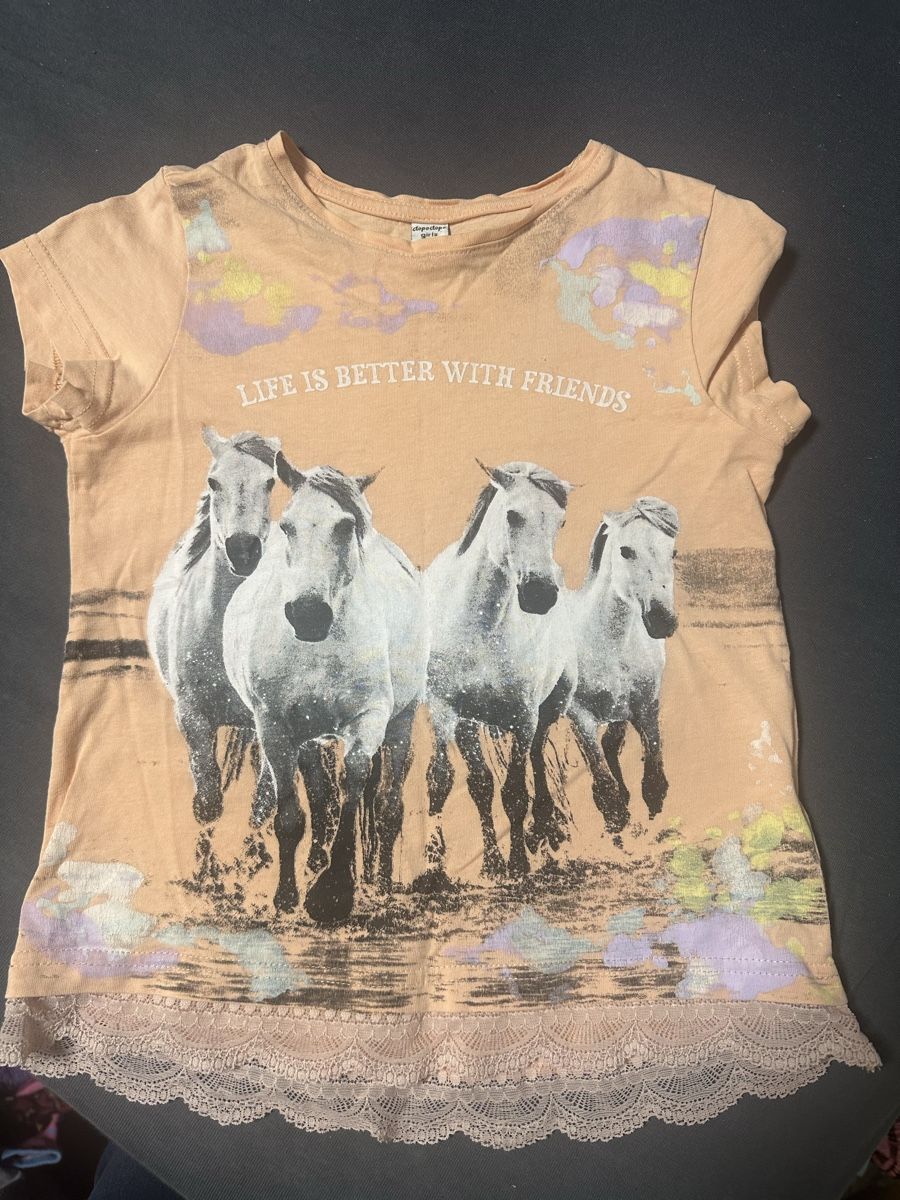 Blusen, T-Shirts & Tops: Shirt Top Pferde Grösse 122 – Gebraucht aus Busswil von billib