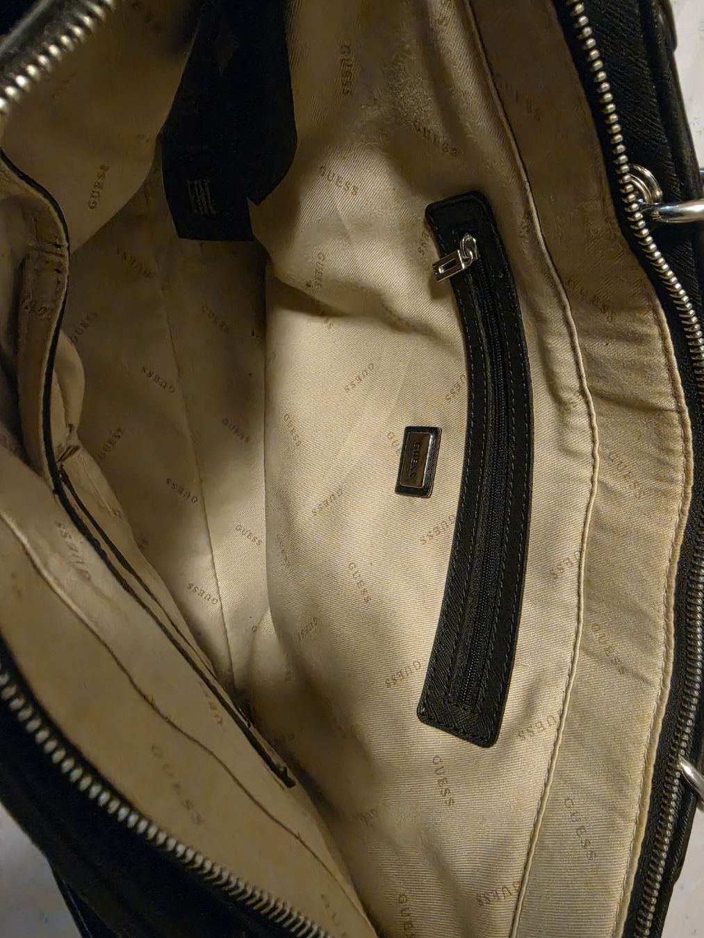 Guess Sacs femmes: Handtasche Guess schwarz – D'occasion à Winterthur par xXSchwwizXx 2