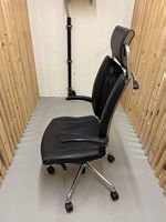 Leder-Bürostuhl mit Armlehnen und Kopfstütze