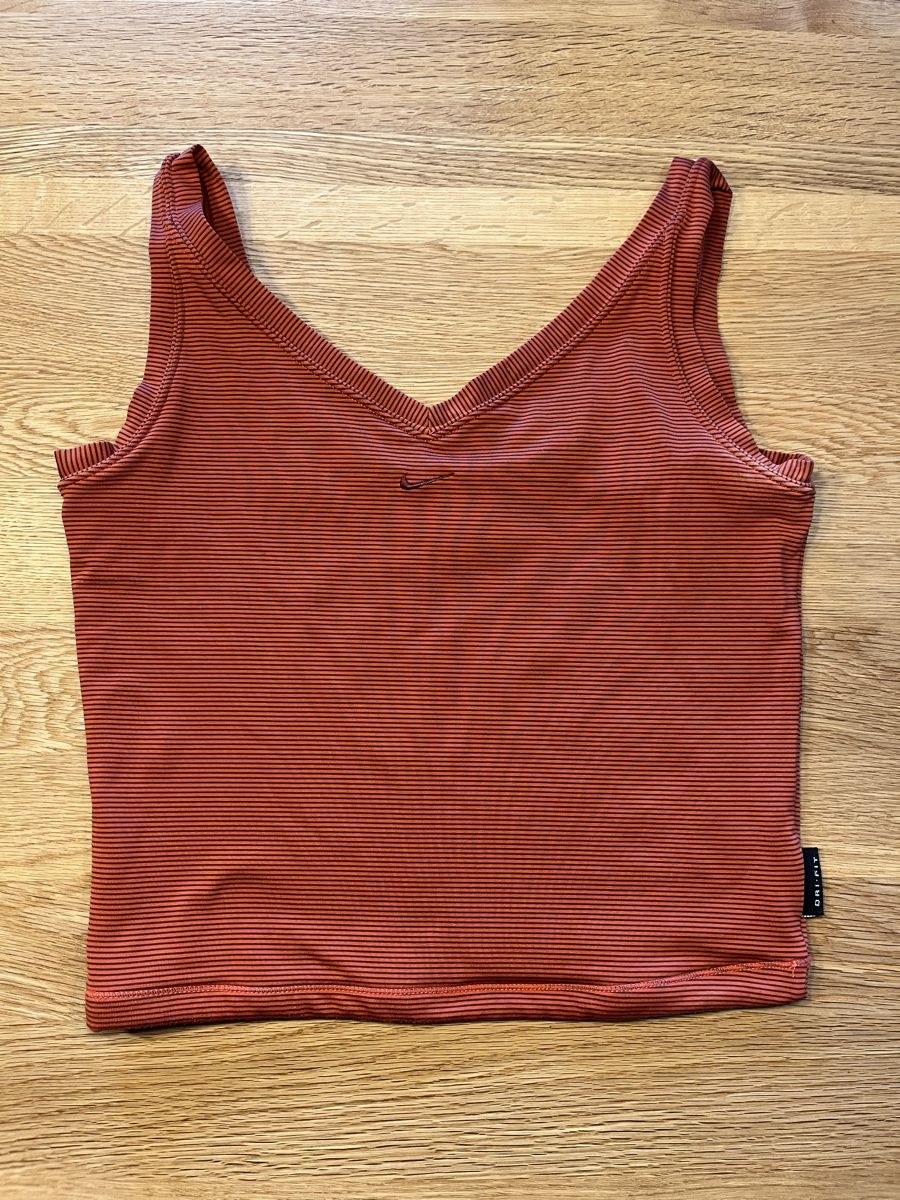 Nike Top: Nike Vintage Top – Usato da Detligen venduto da mar_glh2