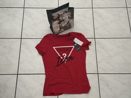 T-shirt GUESS rossa nuova con cartellino
