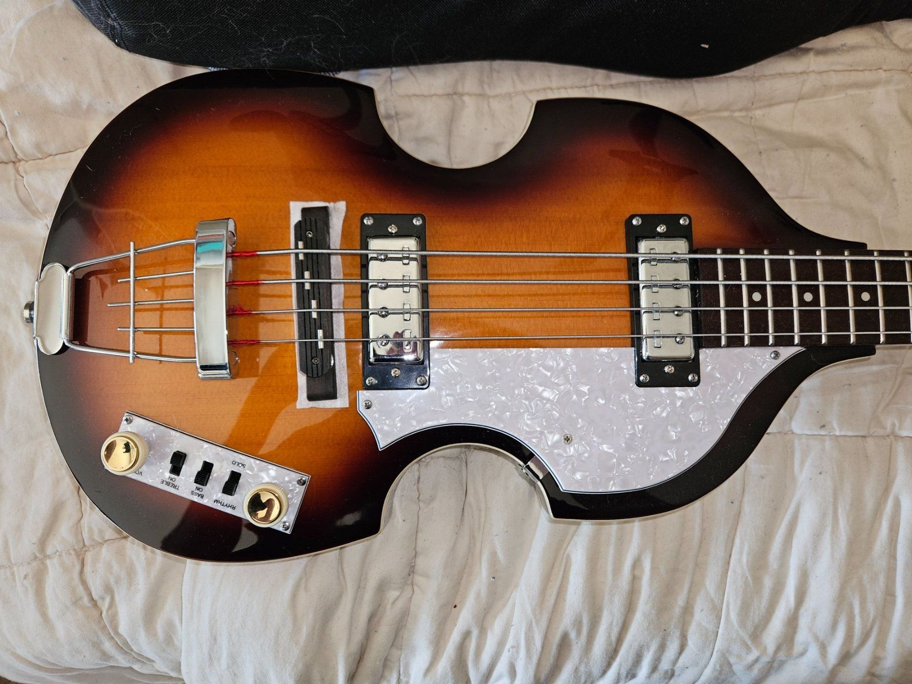 Höfner Musikinstrumente: Basse Höfner + bag – Gebraucht aus Genève von flo_9rh8 1