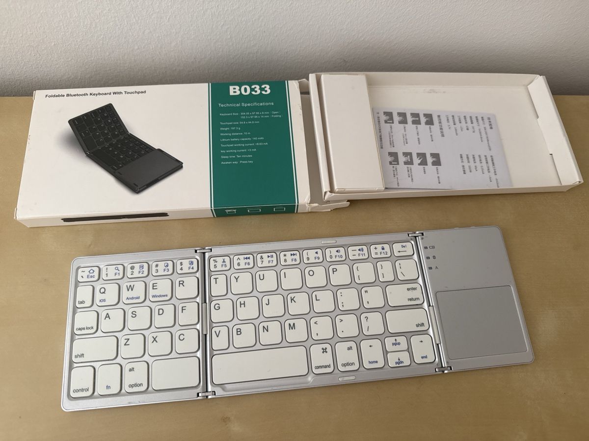 Tastiere: Foldable Bluetooth Keyboard with Touchpad B033 – Usato da Baden venduto da JellyMonster 1