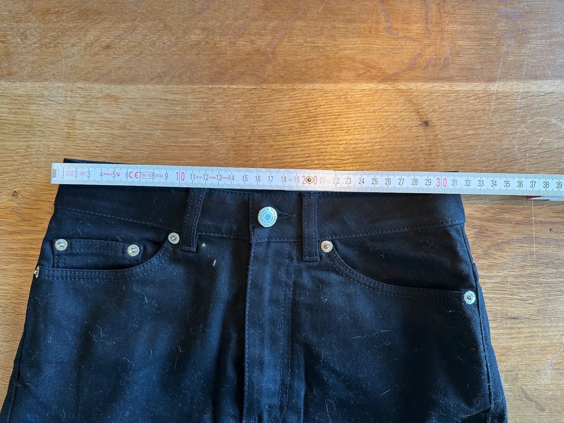 Givenchy Pantaloni: Shorts Givenchy neri taglia XS eleganti – Usato da Solduno venduto da ant_npd6 4
