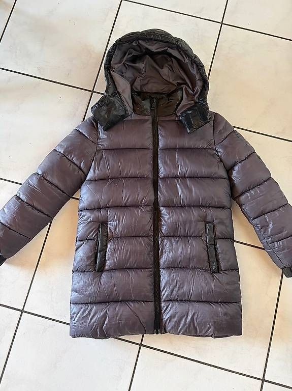 Jacken & Mäntel: Guess Winterjacke 10 Y – Gebraucht aus Baar von valsayn