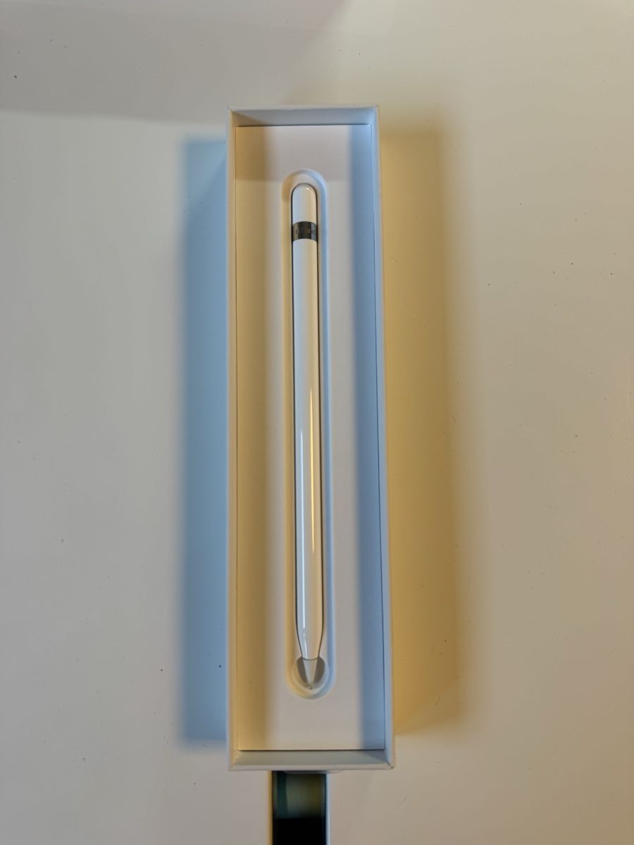 Apple Stifte & Marker: Pencil APPLE  – Neu und originalverpackt aus Perroy von vivelavente 1