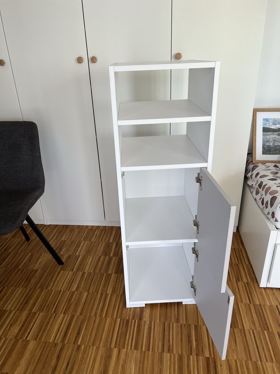 Scaffali: White narrow shelf unit with door 40cm wide – Usato da Birsfelden venduto da mic_v95n 1