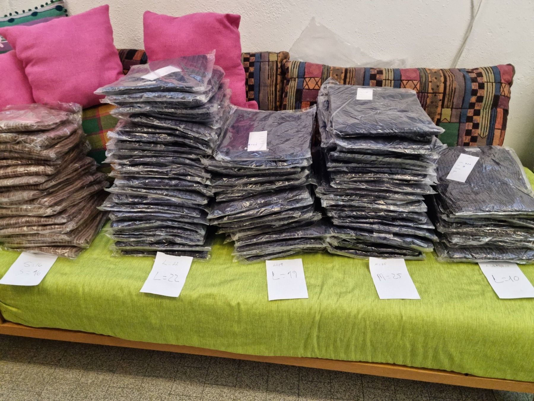 Camicie: Hemden 104 Stk. – Nuovo e nell'imballaggio originale da Dürnten venduto da Acalpulcu3 2