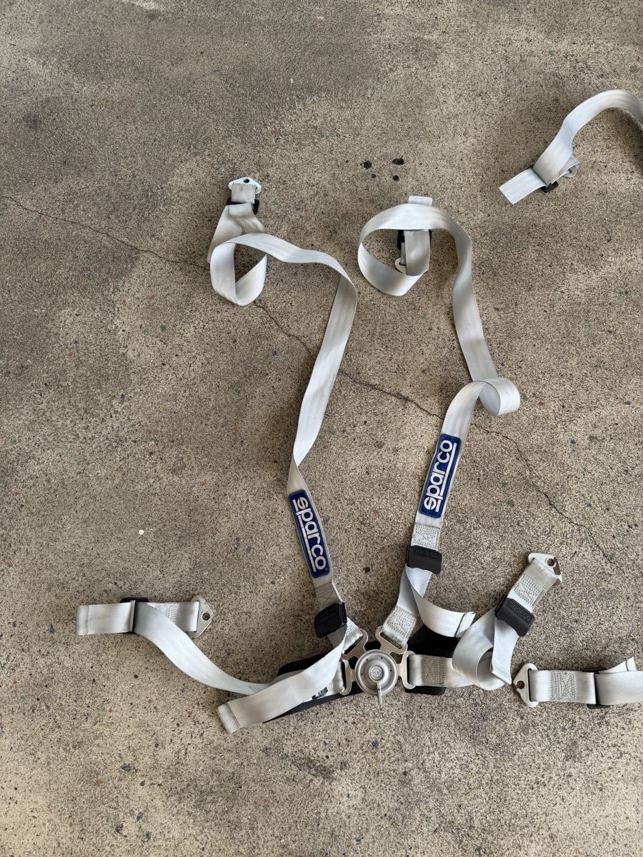 Tutti pezzi di ricambio auto: Sparco / Schroth 4 Punkt Renngurte – Usato da Mirchel venduto da Hilal1994 1