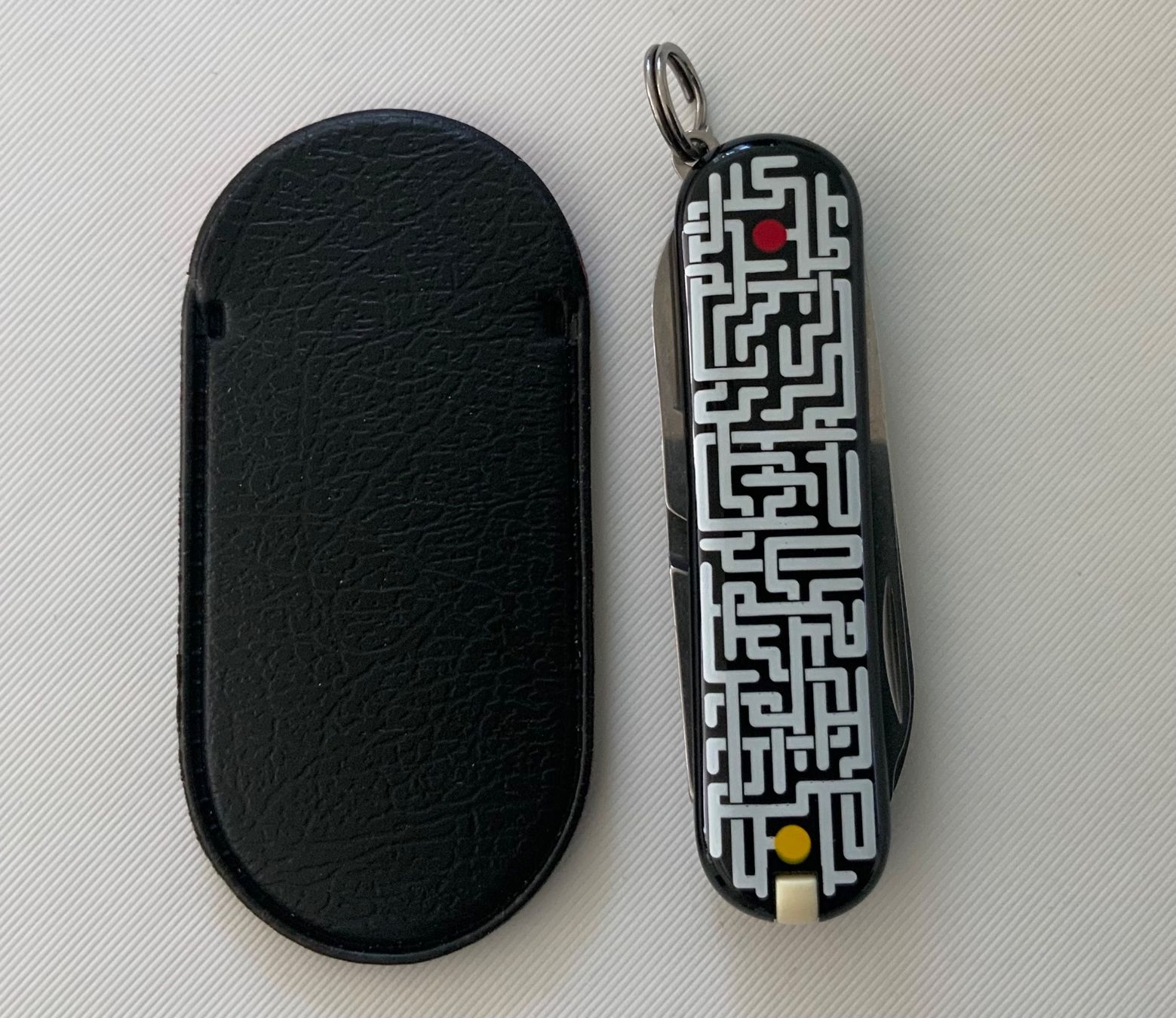 Victorinox Coltelli tascabile: Victorinox Classic Limited Edition 2012 Labyrinth – Nuovo (secondo la descrizione) da St. Margrethen SG venduto da vista23