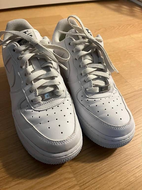 Scarpe da uomo: Nike AirForce1  – Usato da Oberkulm venduto da chi_f7qs 1