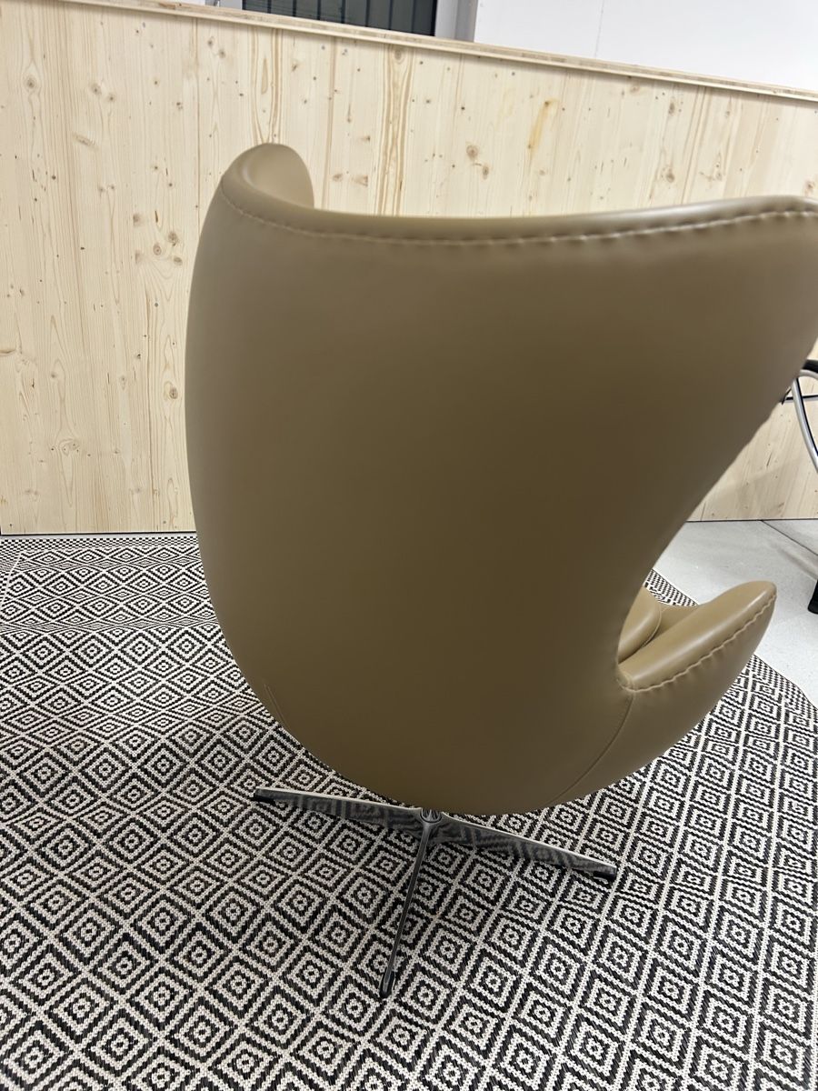 Poltrone: Egg Chair, Leder braun, Kopie – Usato da Samstagern venduto da Morusalba 2