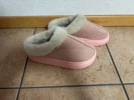 Rosa Hausschuhe / Pantoffeln mit Kunstfell – Gr. 38/39