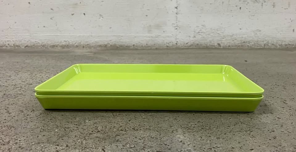 Stühle: 1 (von 2) tablett . stapelbar – Gebraucht aus Allschwil von rotocker 3
