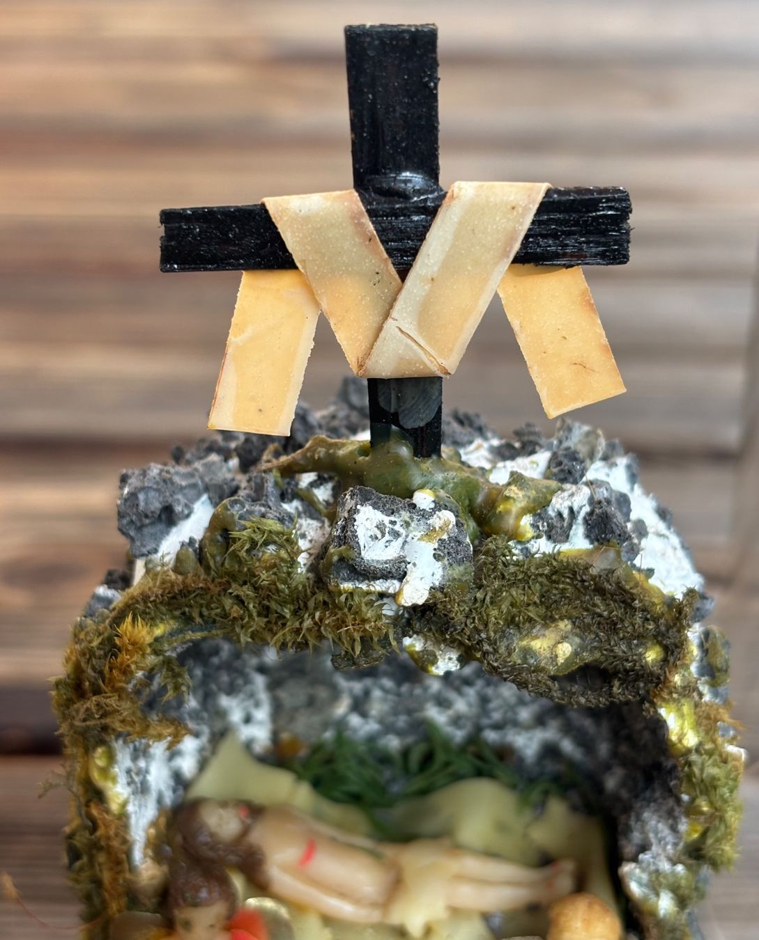 Statuette: antike Klosterarbeit mit Glassturz – Usato da Lüchingen venduto da Eeizo 3