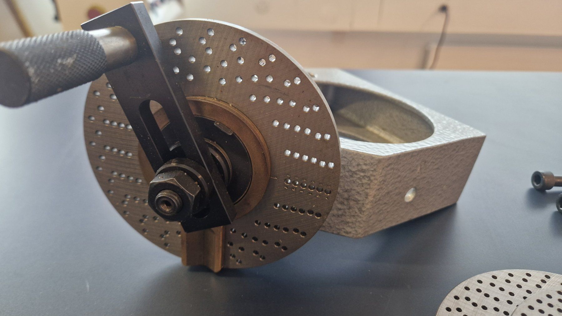 Schaublin Altro per industria metallurgica: Diviseur Schaublin 102 – Nuovo e nell'imballaggio originale da Les Acacias venduto da toolmeca 2