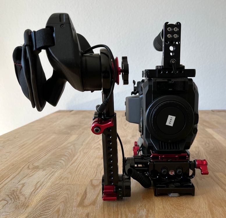 Panasonic EVA1 Cinecam mit Zacuto Shoulder-Rig und Zubehör (Gebraucht ...