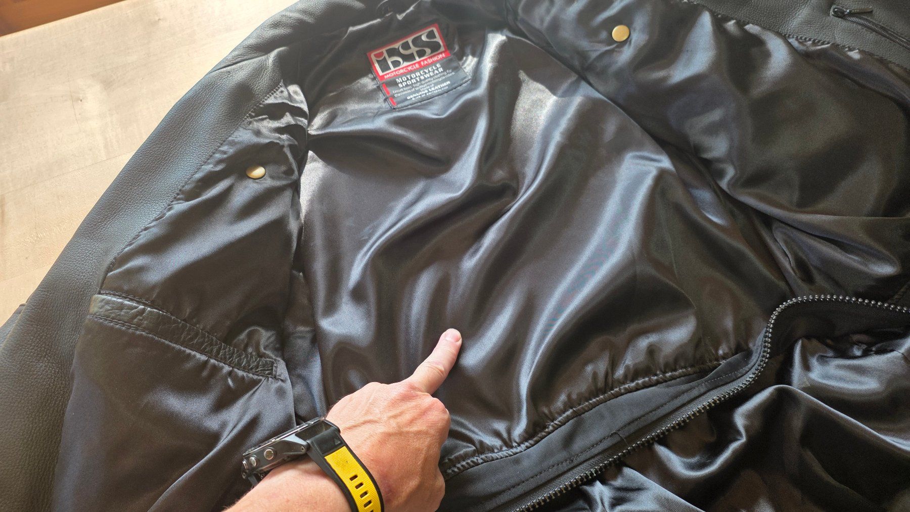 IXS Giacche: Leder Motorrad Jacke mit Protektoren Gr.L – Usato da Schönengrund venduto da nae_8cty 2