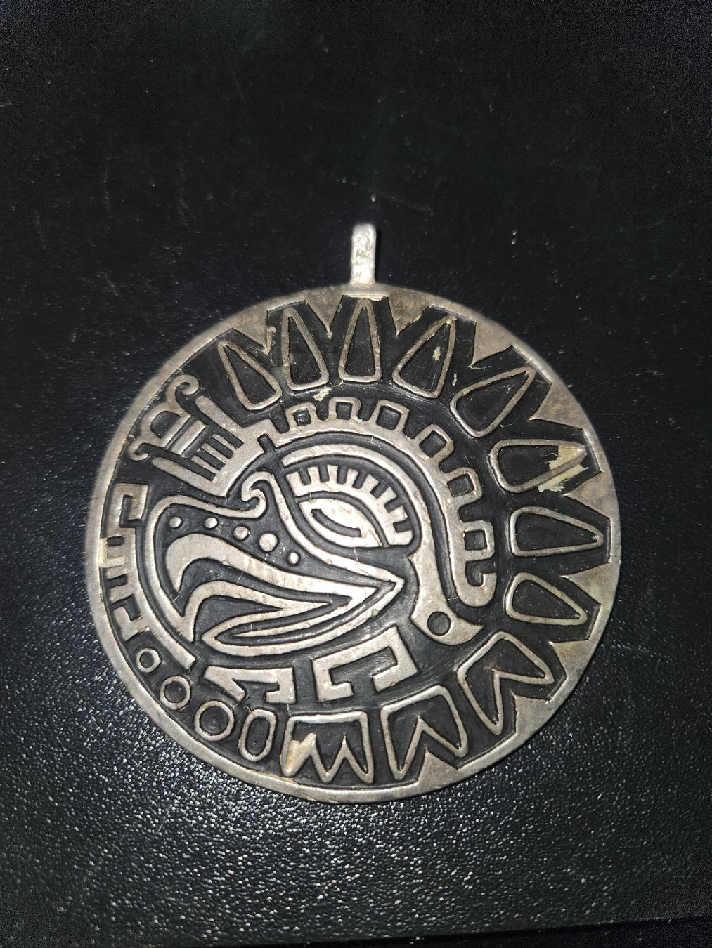Ciondoli: Crown Trifari Aztec eagle large medallion – Usato da St. Gallen venduto da GIULESGG 9