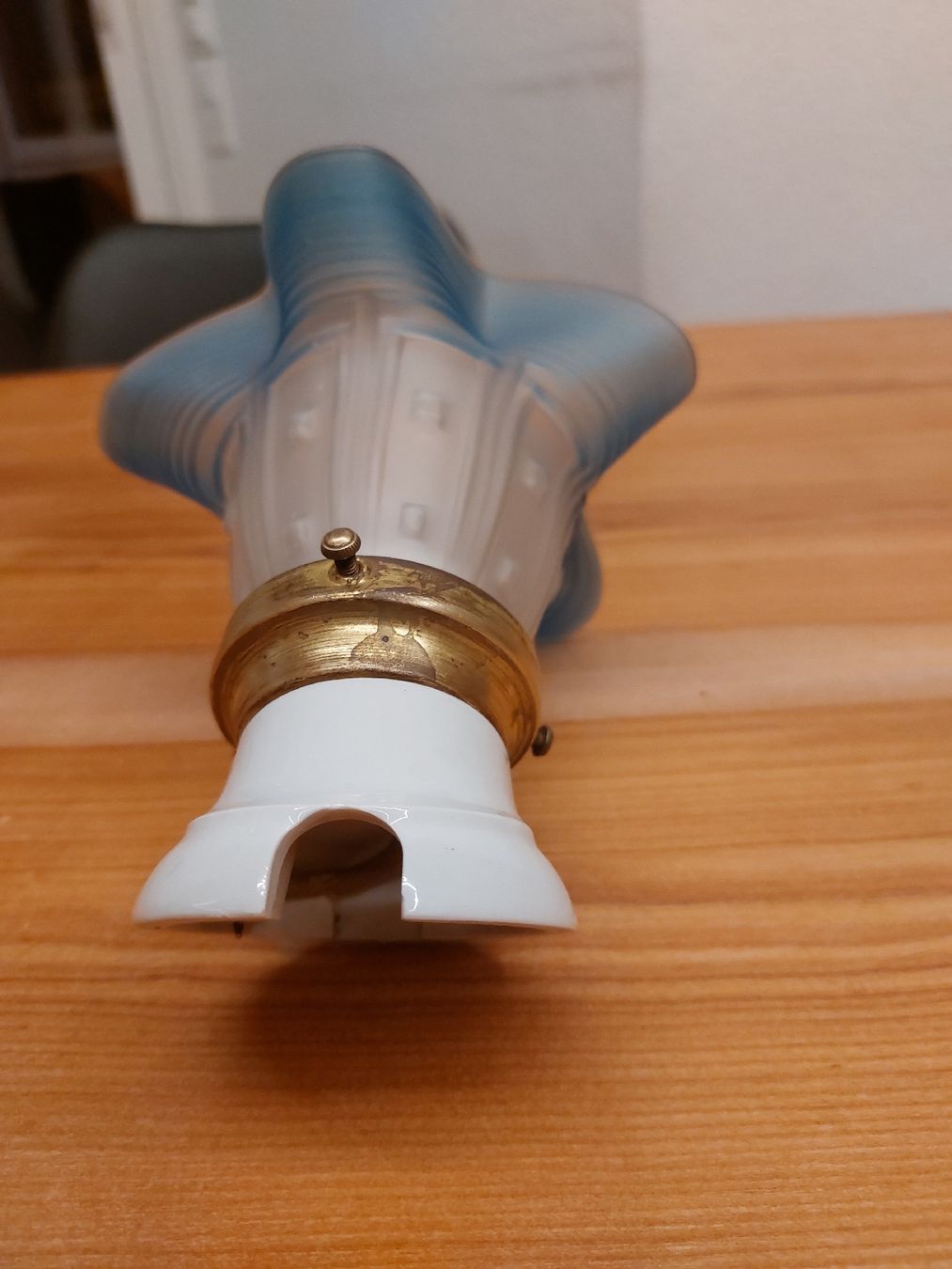 Lampen: Wandlampe mit blauem Glasschirm – Gebraucht aus Ganterschwil von HeidiuPeter 3