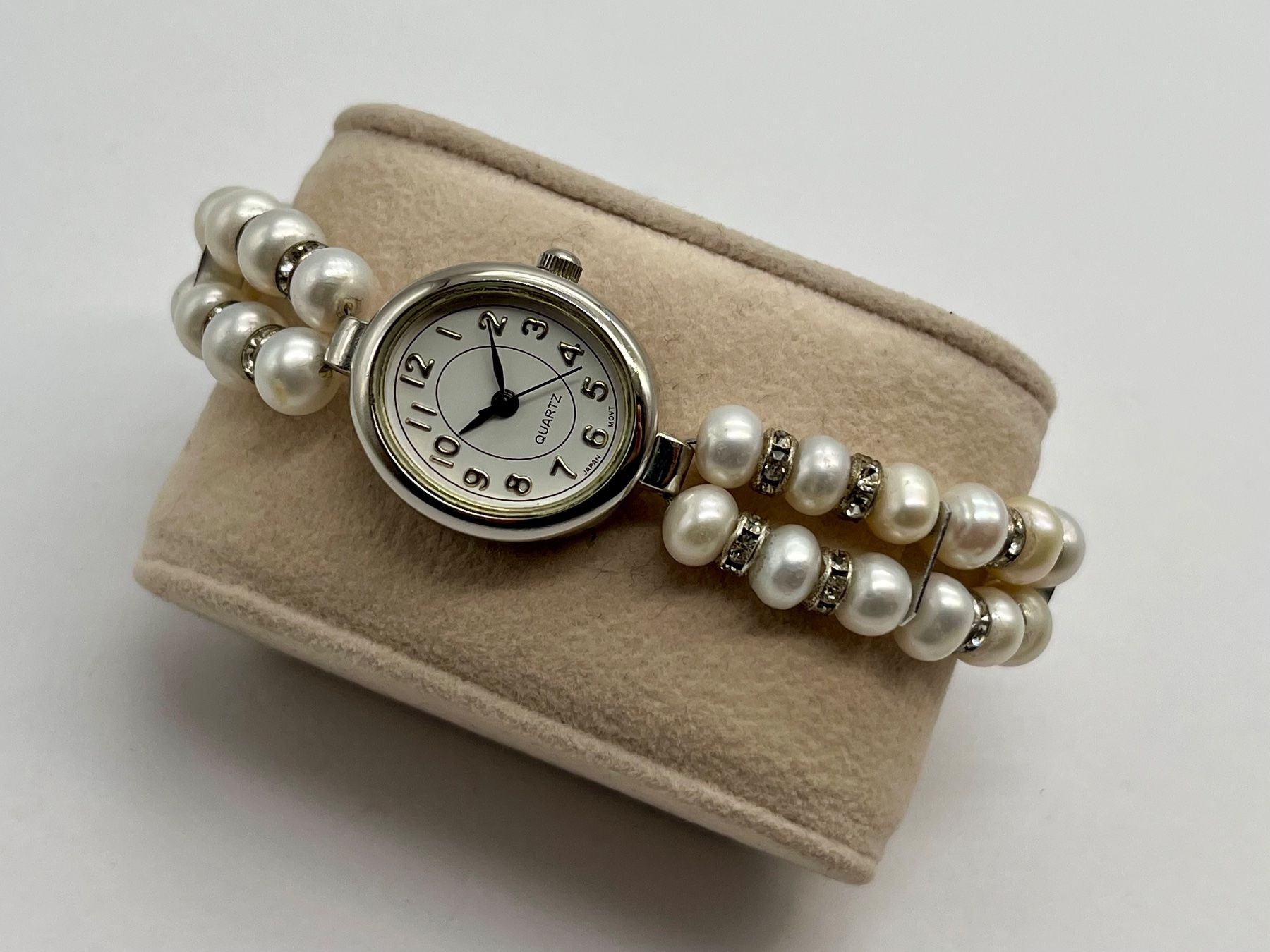 Uhren: Damen-Perlenuhr mit Silberelementen – Gebraucht aus Aarau von VelEis_Watches 1
