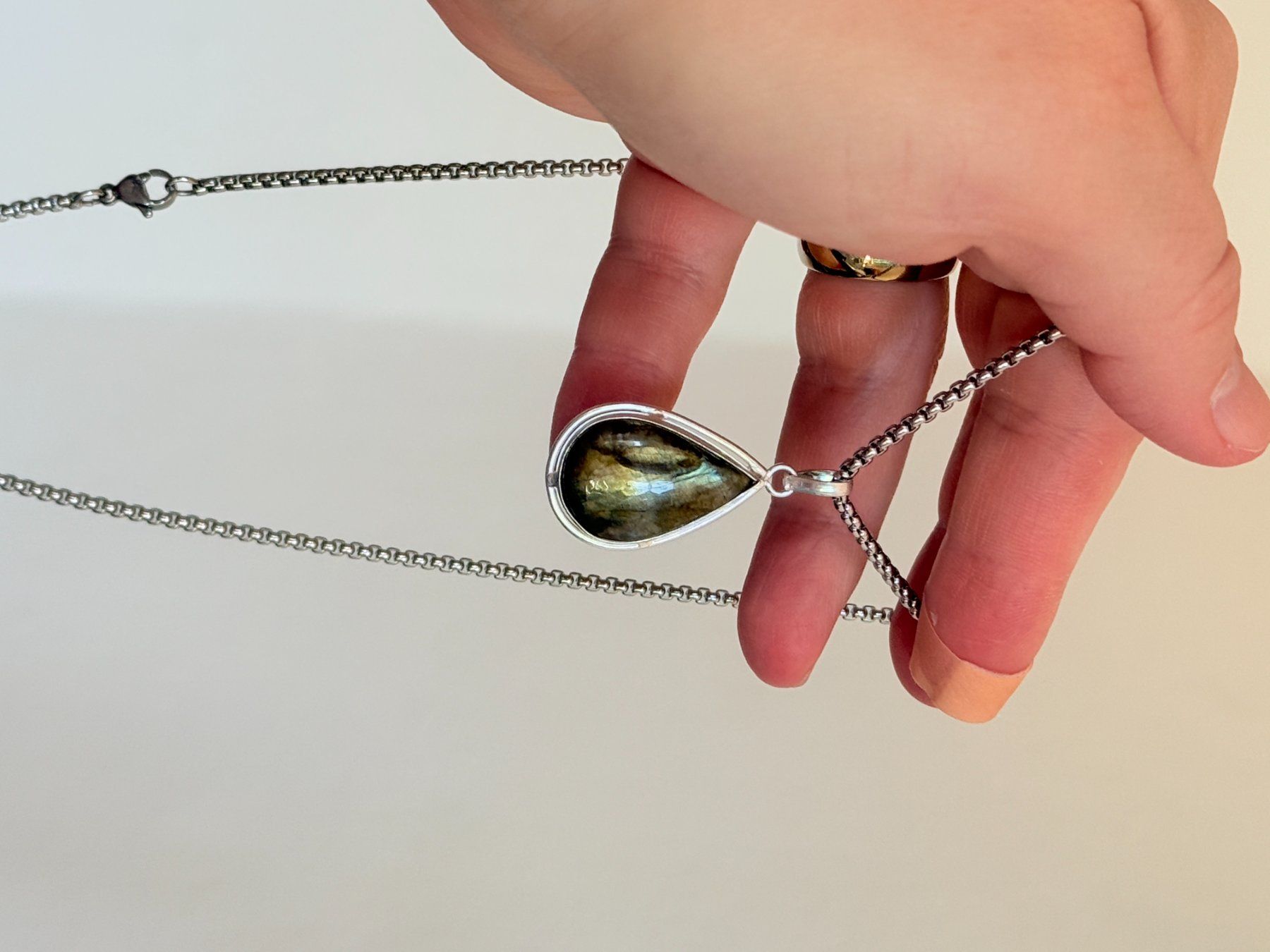 Ketten: Collier Labradorite, forme goutte d'eau – Neu und originalverpackt aus Genève von AWWA 4
