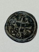 Monnaie ancienne en cuivre avec croix, état d'usage