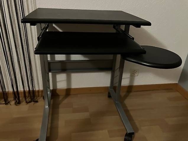 Scrivanie: Bureau d'ordinateur pour enfants. – Usato da Genthod venduto da FraNikos 2