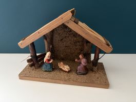 Krippe aus Holz mit Figuren Set gebrauchter Zustand