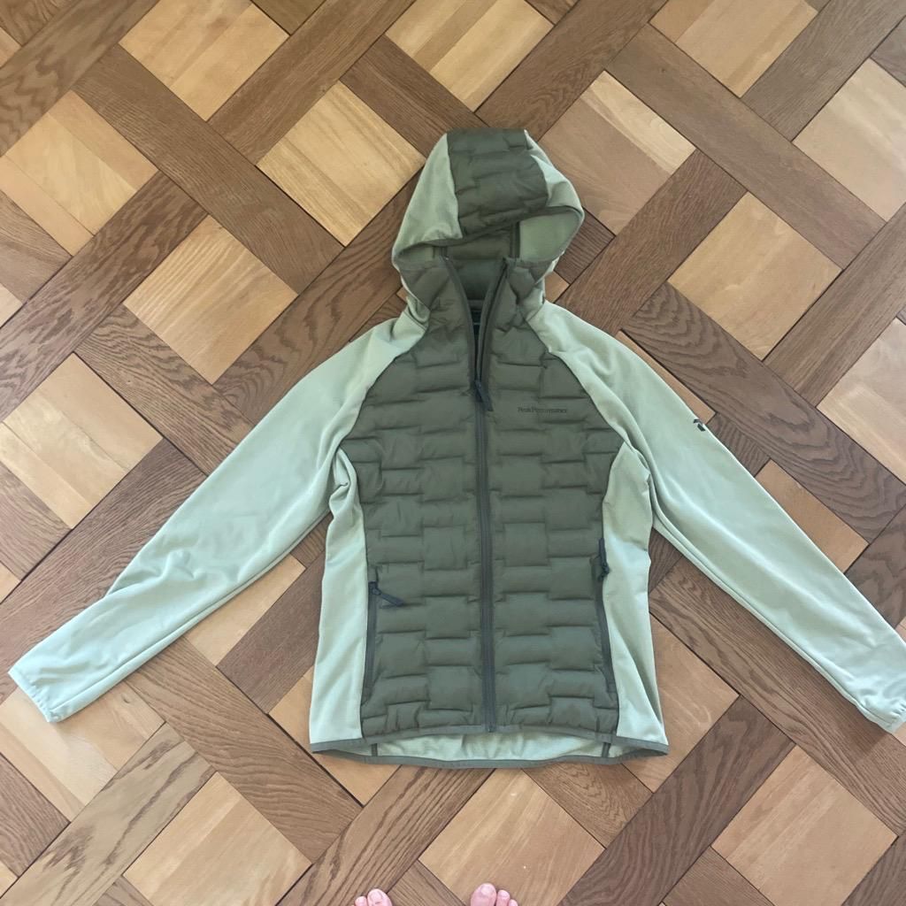 Peak Performance Jacken: Hybrid Hood Peak Performance Damen – Neu (gemäss Beschreibung) aus Zürich von yve_9lkj
