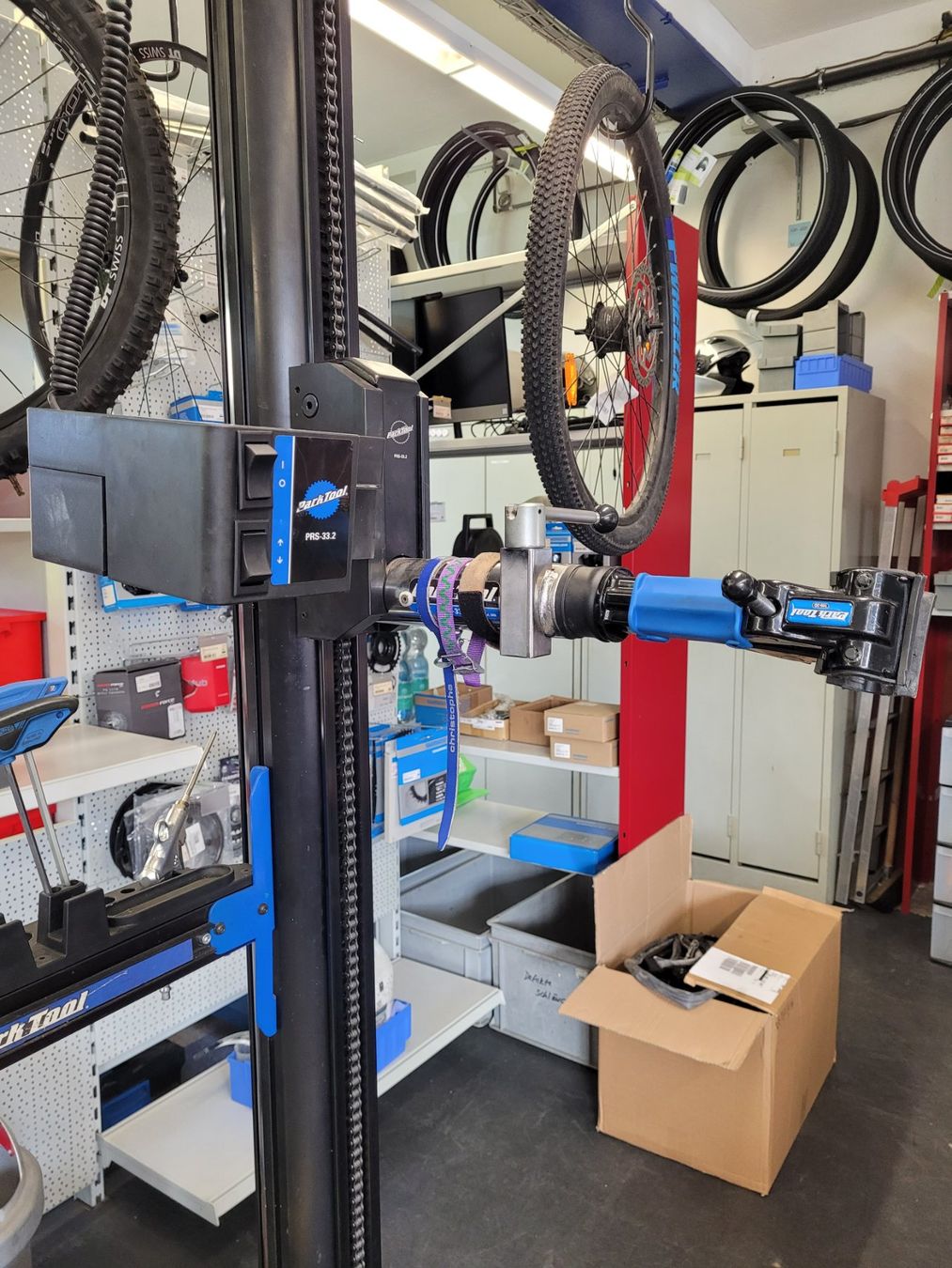Park Tool Rateliers à velo: Einarm-Montageständer ParkTool PRS-33.2 – D'occasion à Giswil par mai_k7x7 1